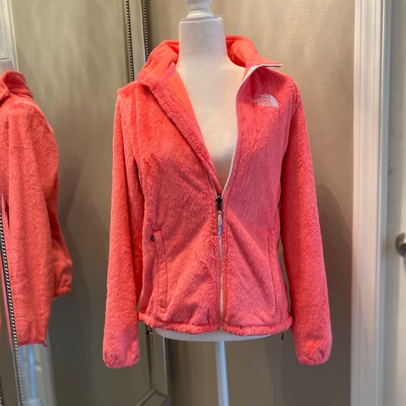 Fuzzy North Face - Picture 1 of 5